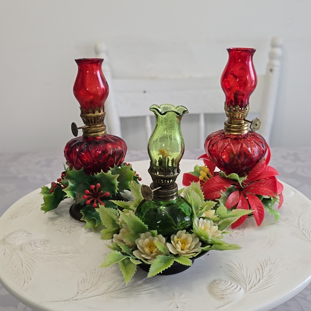 Vintage Set Of 3 Red Green Oil Lantern W/ Chimney Decor Plastic Wreath Hongkong